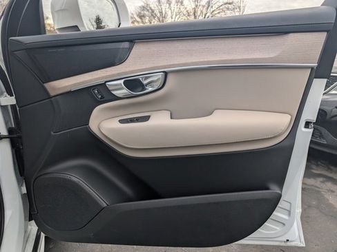 Used 2025 Volvo XC90 B6 Plus image 31