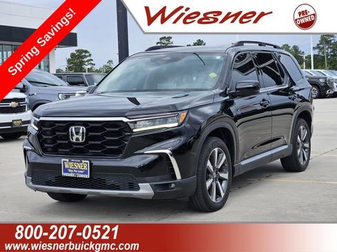 Used 2025 Honda Pilot Touring image 1