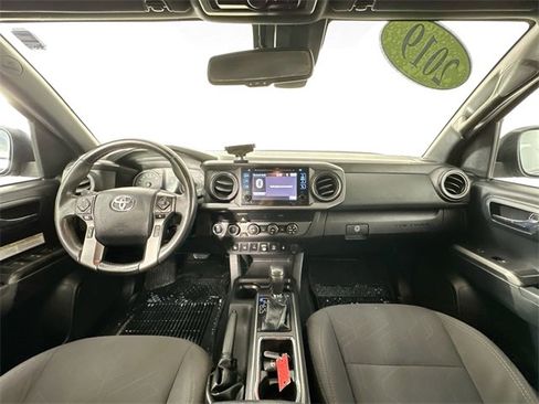 Used 2019 Toyota Tacoma TRD Off-Road image 3