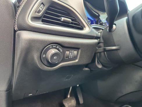 Used 2023 Chrysler Pacifica Touring-L w/ S Appearance Package image 27