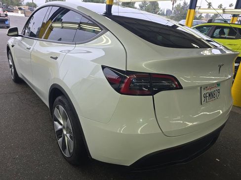 Used 2023 Tesla Model Y Long Range AWD/4WD image 4