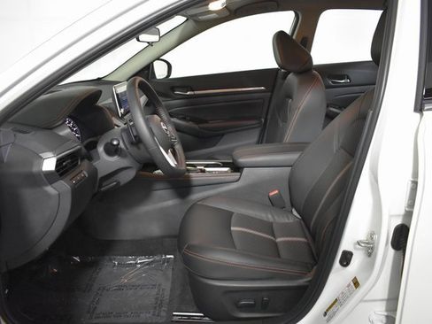Certified 2025 Nissan Altima 2.5 SR image 11