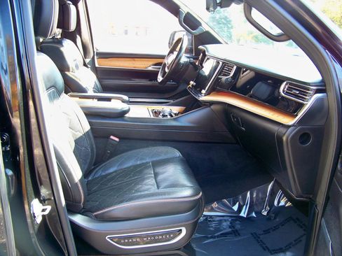 Used 2022 Jeep Grand Wagoneer Series III w/ Rear Seat Video Group 1 AWD/4WD image 35