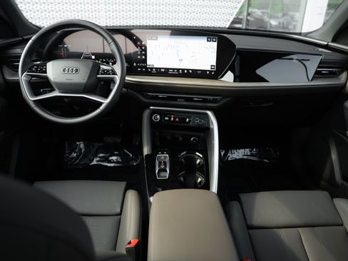Certified 2025 Audi Q5 Premium w/ Premium Plus AWD/4WD image 8
