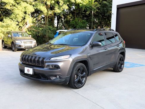 Used 2018 Jeep Cherokee Latitude w/ Altitude Package image 3