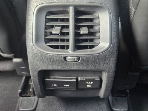 Used 2020 Jeep Cherokee Latitude Plus FWD image 38