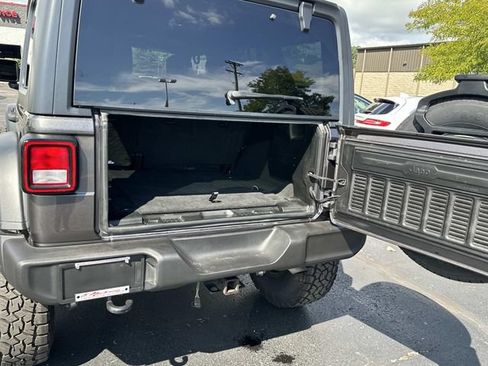 Used 2018 Jeep Wrangler Unlimited Sport S AWD/4WD image 17