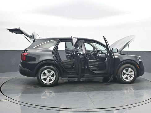 Used 2023 Kia Sorento LX image 25