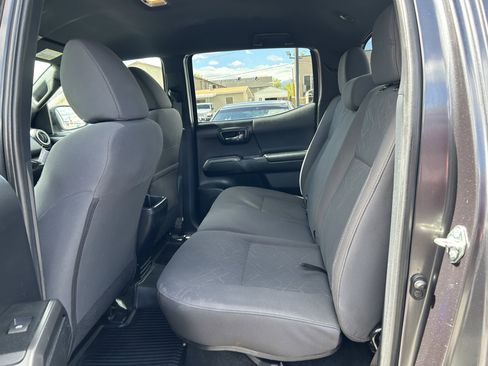 Used 2017 Toyota Tacoma TRD Off-Road w/ Tow Package (A/T) image 13