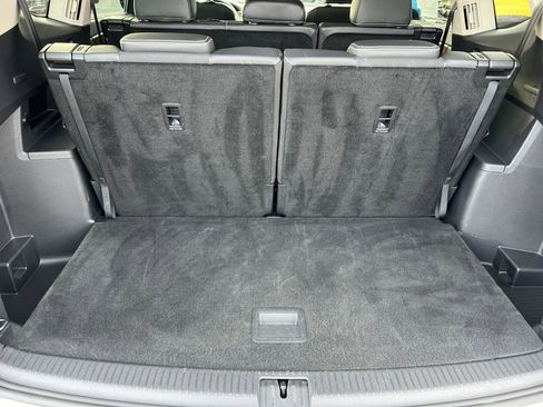 Used 2025 Volkswagen Atlas SE image 17