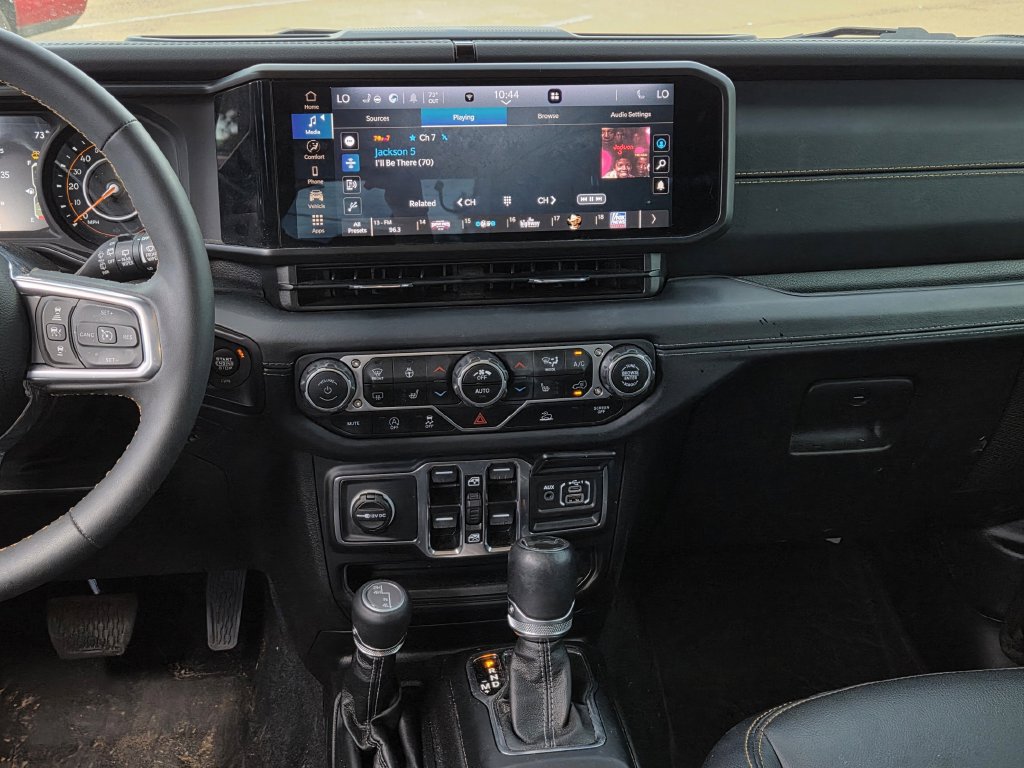 Used 2024 Jeep Wrangler Unlimited Sahara w/ Dual Top Group AWD/4WD image 29