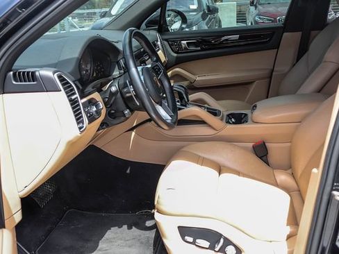 Used 2021 Porsche Cayenne AWD/4WD image 17