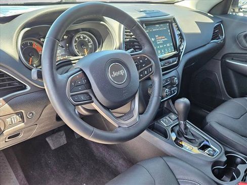 Used 2019 Jeep Cherokee Limited w/ Luxury Group FWD image 10