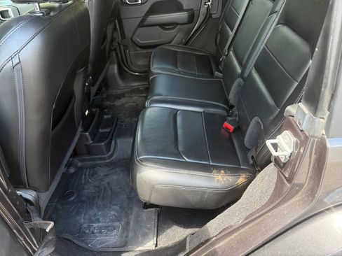Used 2020 Jeep Wrangler Unlimited Sahara AWD/4WD image 34