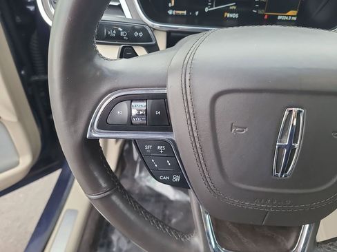 Used 2017 Lincoln Continental Reserve w/ Luxury Package image 30