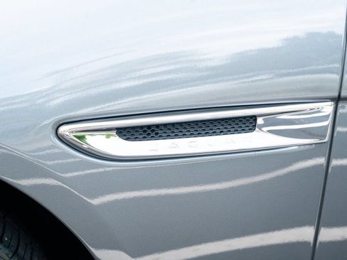 Used 2020 Jaguar XF Premium RWD image 22