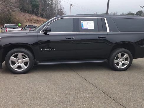 Used 2018 Chevrolet Suburban LT image 16
