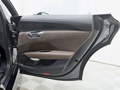 Used 2023 Audi e-tron GT Prestige image 39