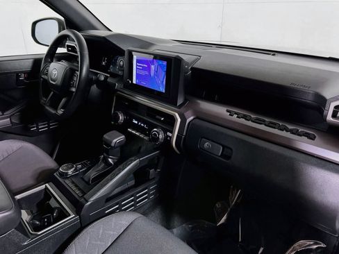 Certified 2025 Toyota Tacoma SR5 AWD/4WD image 25