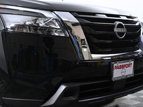 Used 2025 Nissan Pathfinder SV image 6