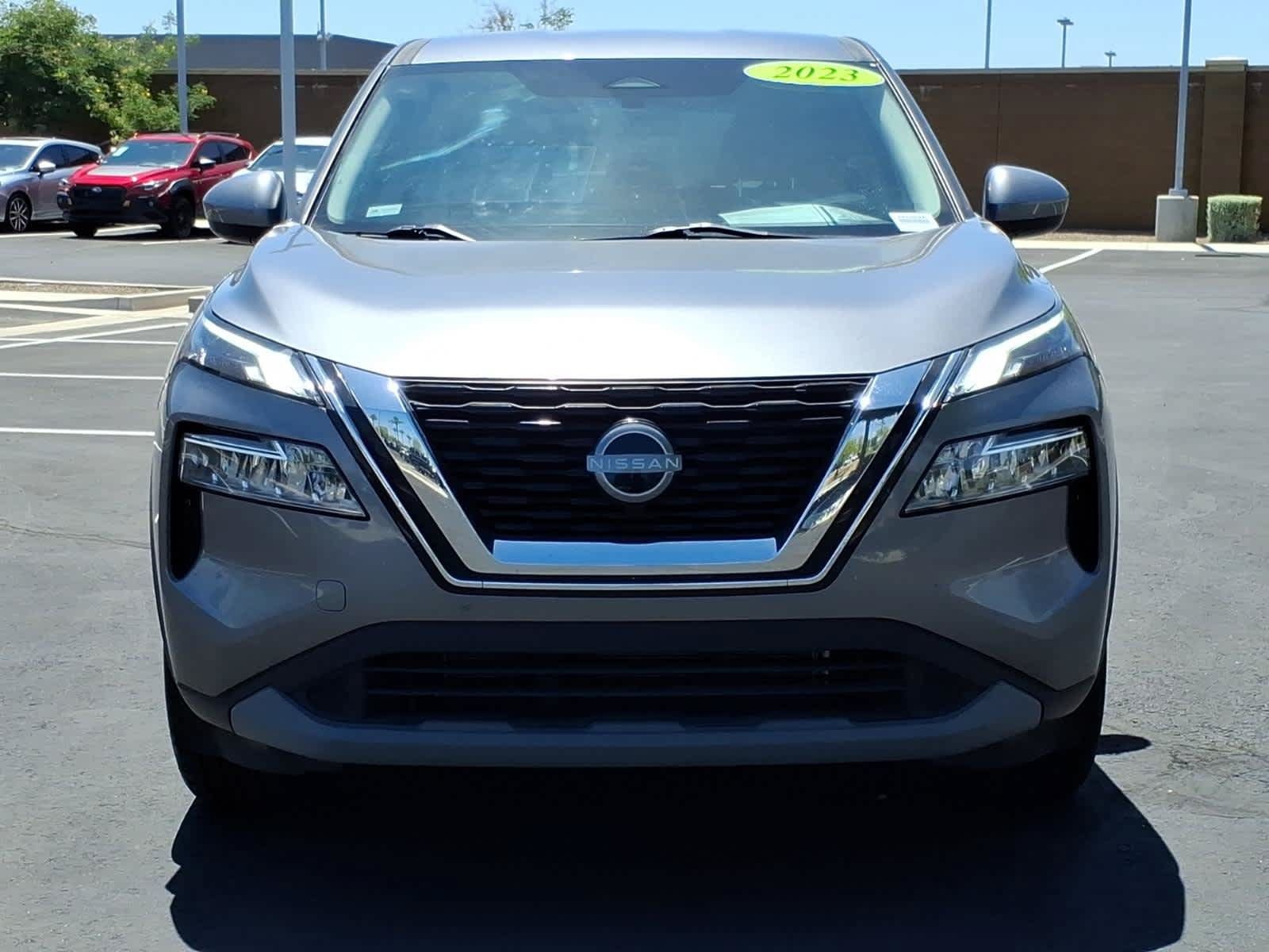 Used 2023 Nissan Rogue SV FWD image 2