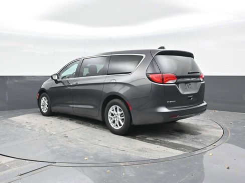 Used 2022 Chrysler Voyager LX image 2