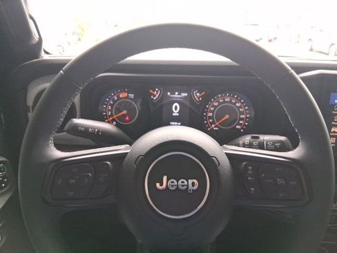 Used 2025 Jeep Wrangler Unlimited Sport AWD/4WD image 8