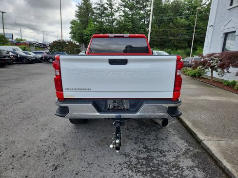 Used 2024 Chevrolet Silverado 2500 LT AWD/4WD image 4