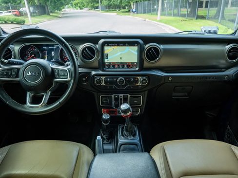 Used 2019 Jeep Wrangler Unlimited Rubicon w/ Dual Top Group AWD/4WD image 18