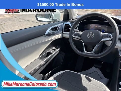 Used 2025 Volkswagen Taos SE AWD/4WD image 16