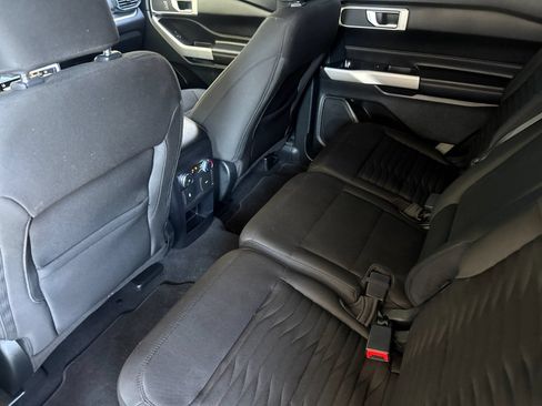 Used 2021 Ford Explorer XLT RWD image 14