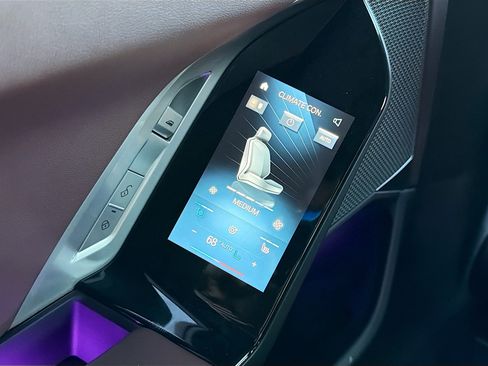 Used 2025 BMW i7 xDrive60 image 20