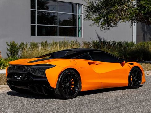 Used 2025 McLaren Artura RWD image 5