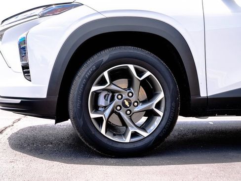 Used 2025 Chevrolet Trax LT w/ Driver Confidence Package FWD image 10