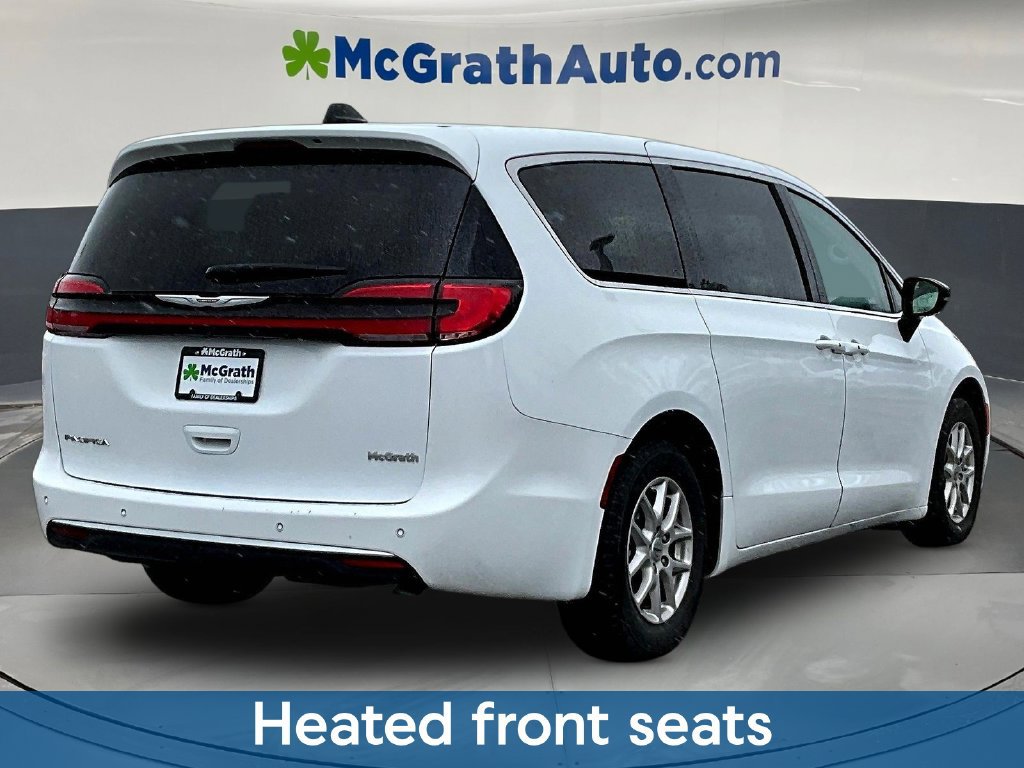 Used 2024 Chrysler Pacifica Touring-L FWD image 8