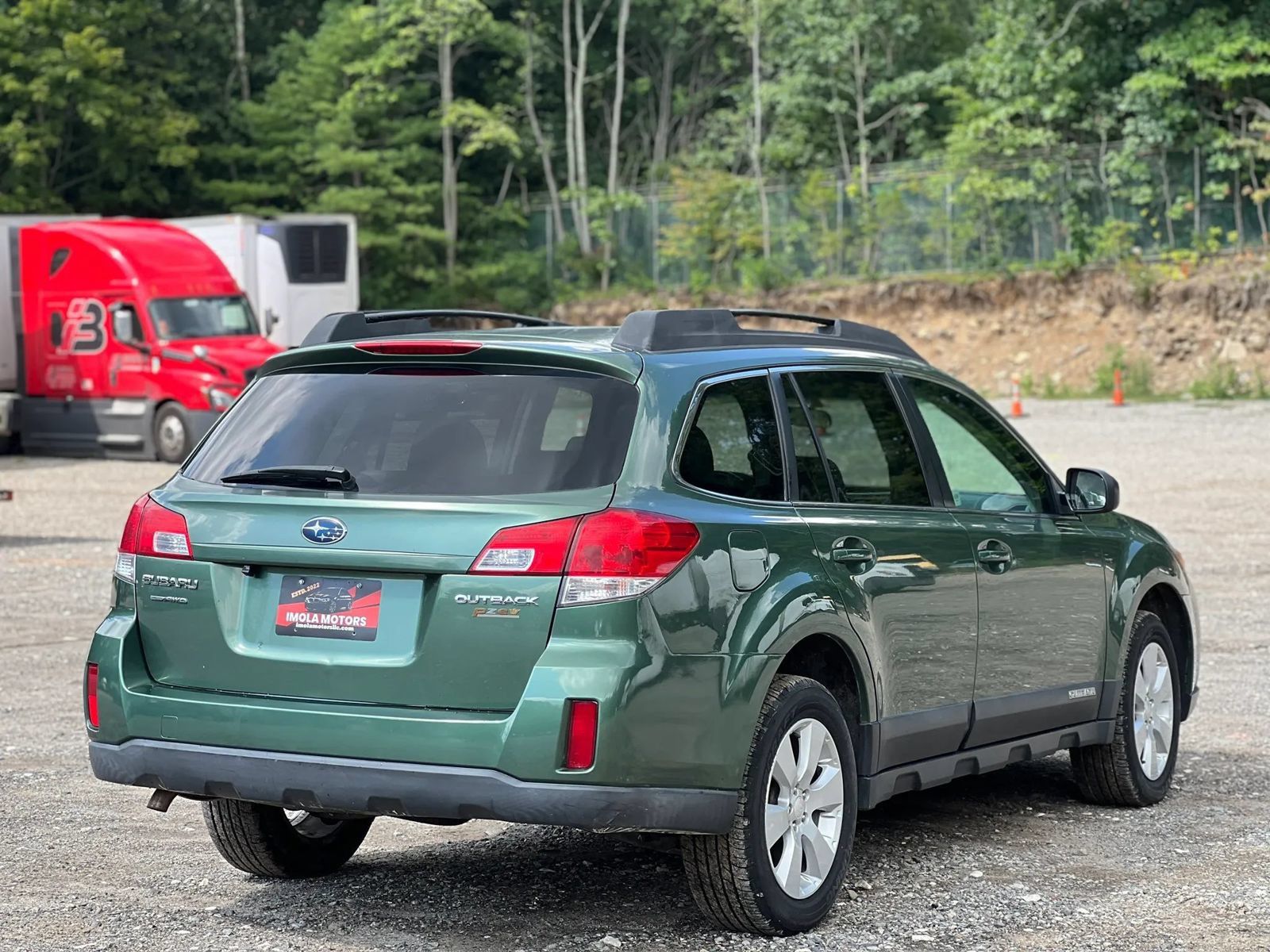Used 2010 Subaru Outback 2.5i Limited AWD/4WD image 6