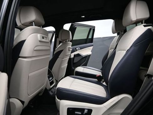 Used 2020 BMW X7 M50i w/ Dynamic Handling Package AWD/4WD image 17