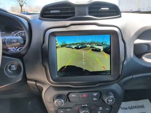 Used 2022 Jeep Renegade Latitude w/ Convenience Group AWD/4WD image 23
