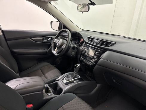 Used 2017 Nissan Rogue SV w/ SV Family Package image 56