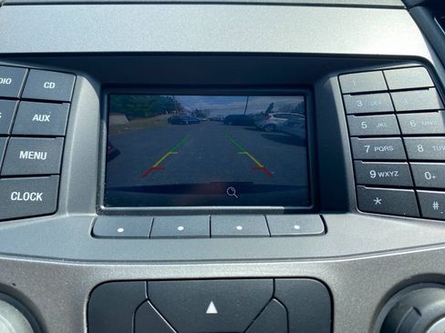 Used 2015 Ford Taurus SE FWD image 16