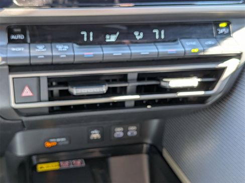 Used 2025 Toyota Camry SE image 24