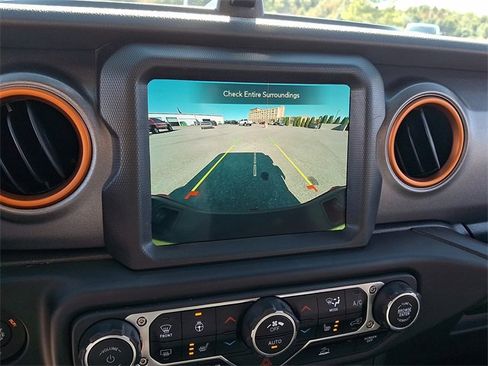 Used 2023 Jeep Gladiator Mojave w/ Cold Weather Group image 18