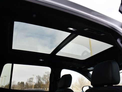 Used 2024 GMC Acadia AT4 w/ Luxury Package image 17