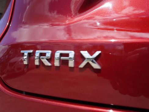 Used 2025 Chevrolet Trax LS w/ LS Convenience Package image 31