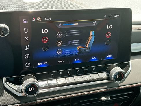 Used 2024 Chevrolet Colorado Z71 w/ Z71 Convenience Package 2 image 19