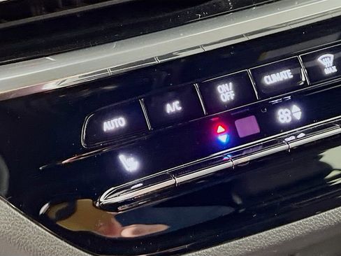 New 2025 Buick Envista Avenir FWD image 17