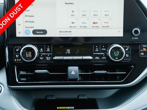 Used 2024 Toyota Highlander Platinum FWD image 23