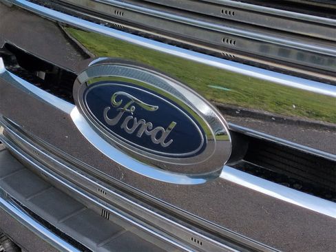 Used 2019 Ford F350 Lariat image 11