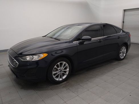 Used 2020 Ford Fusion SE image 2