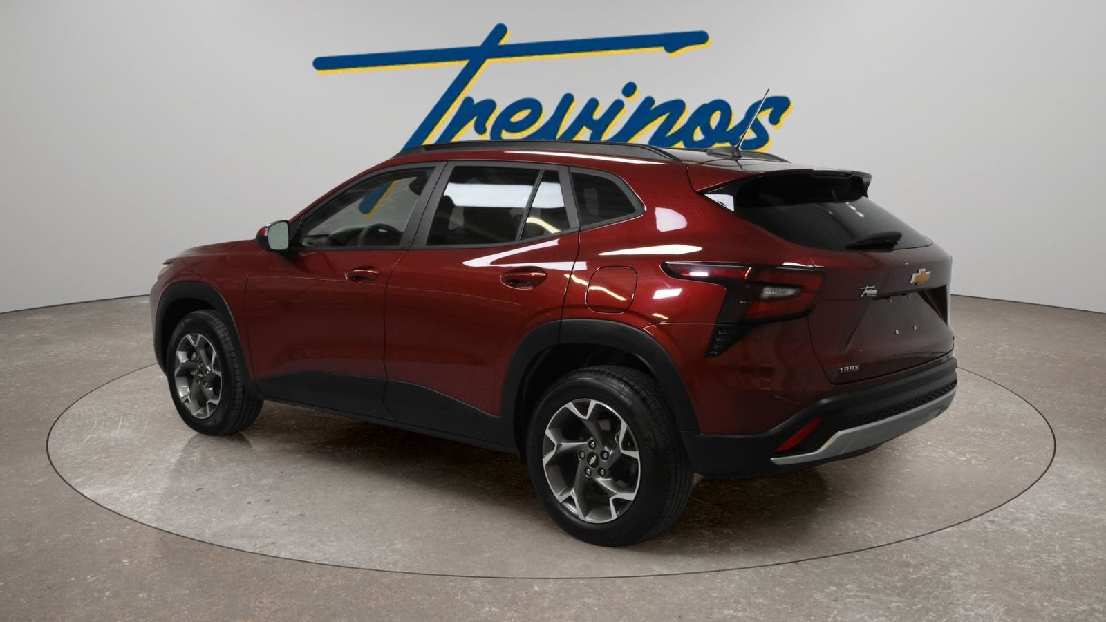 Used 2025 Chevrolet Trax LT FWD image 8